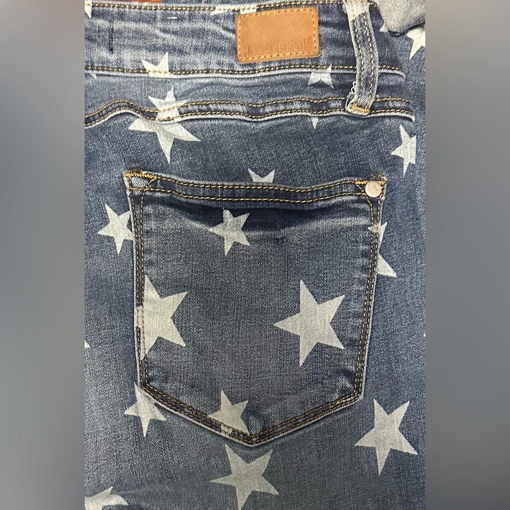 Judy Blue Star-Print Flared Jeans - Picture 2 of 4